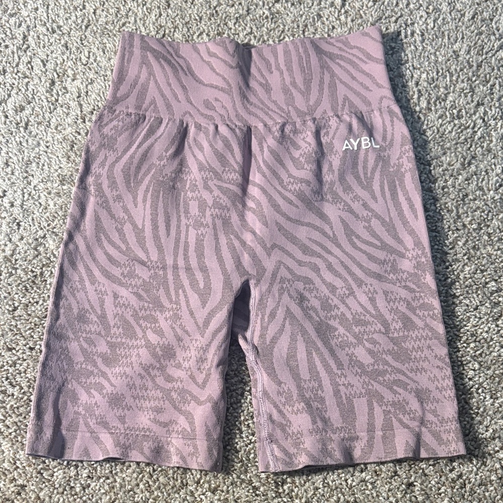 AYBL Dusty Mauve Zebra Jacquard High-Waist Bike Shorts